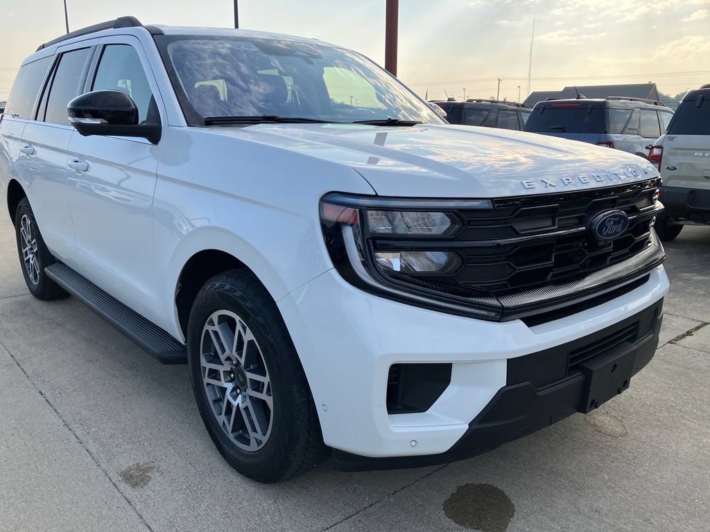 Certified 2025 Ford Expedition Active AWD/4WD image 7