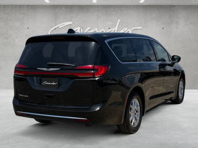 Used 2023 Chrysler Pacifica Touring-L FWD image 17