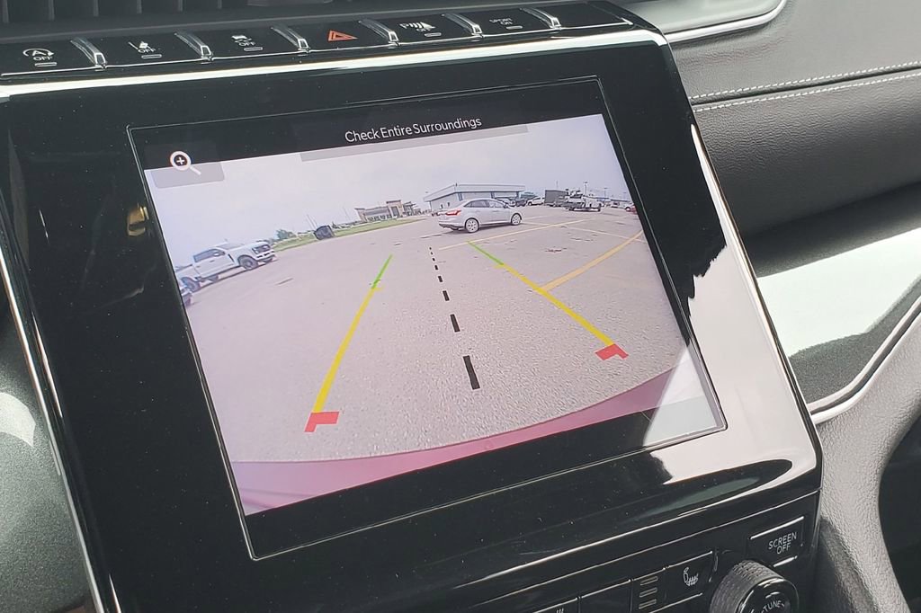 Used 2023 Jeep Grand Cherokee Altitude RWD image 11