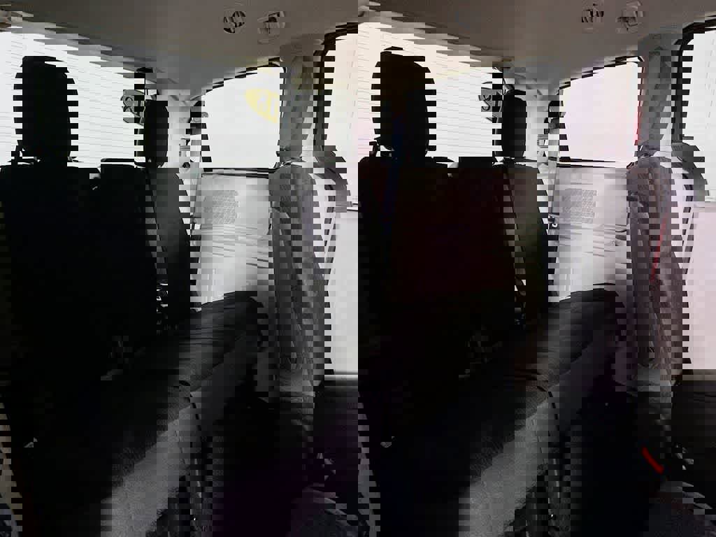 Used 2018 Dodge Grand Caravan SE w/ UConnect Hands-Free Group image 32