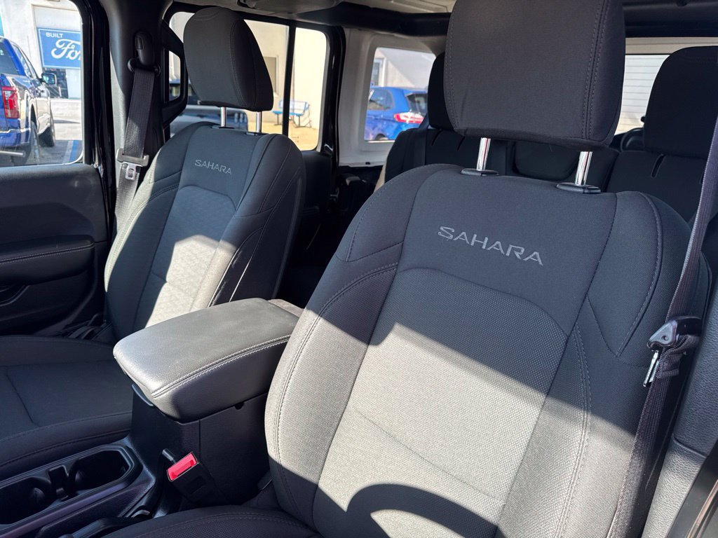 Used 2019 Jeep Wrangler Unlimited Sahara w/ Uconnect 4C Nav & Sound Group AWD/4WD image 12