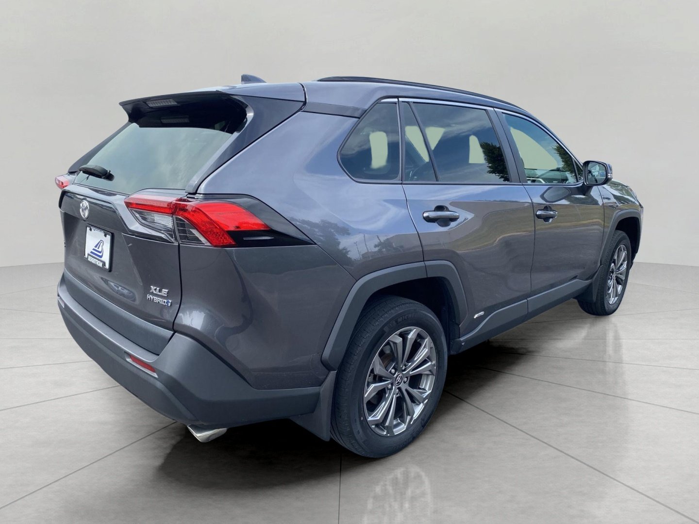 Used 2022 Toyota RAV4 XLE Premium AWD/4WD image 6