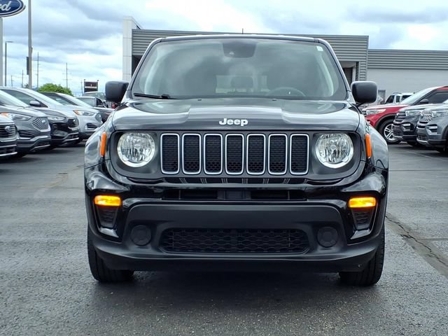 Used 2023 Jeep Renegade Latitude AWD/4WD image 2