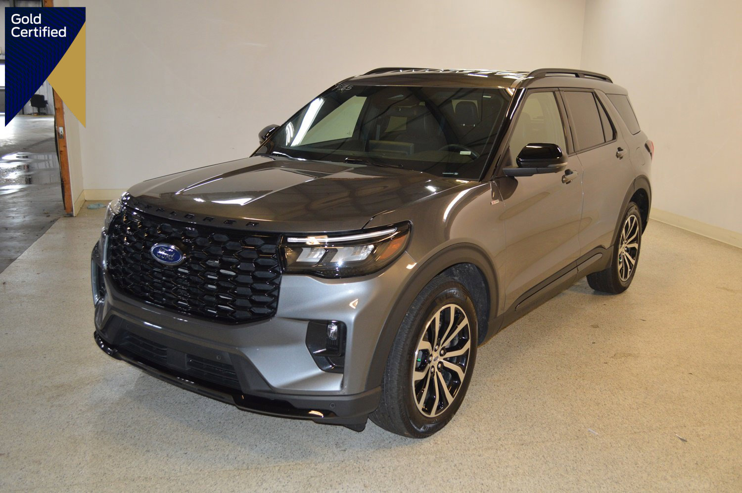 Certified 2025 Ford Explorer ST-Line image 1