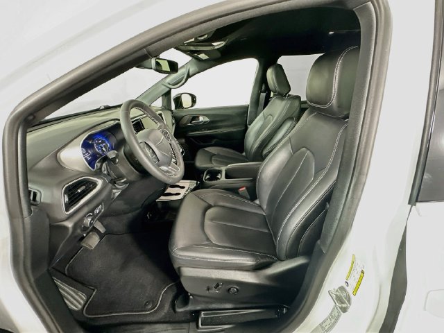 Used 2025 Chrysler Pacifica Select FWD image 27