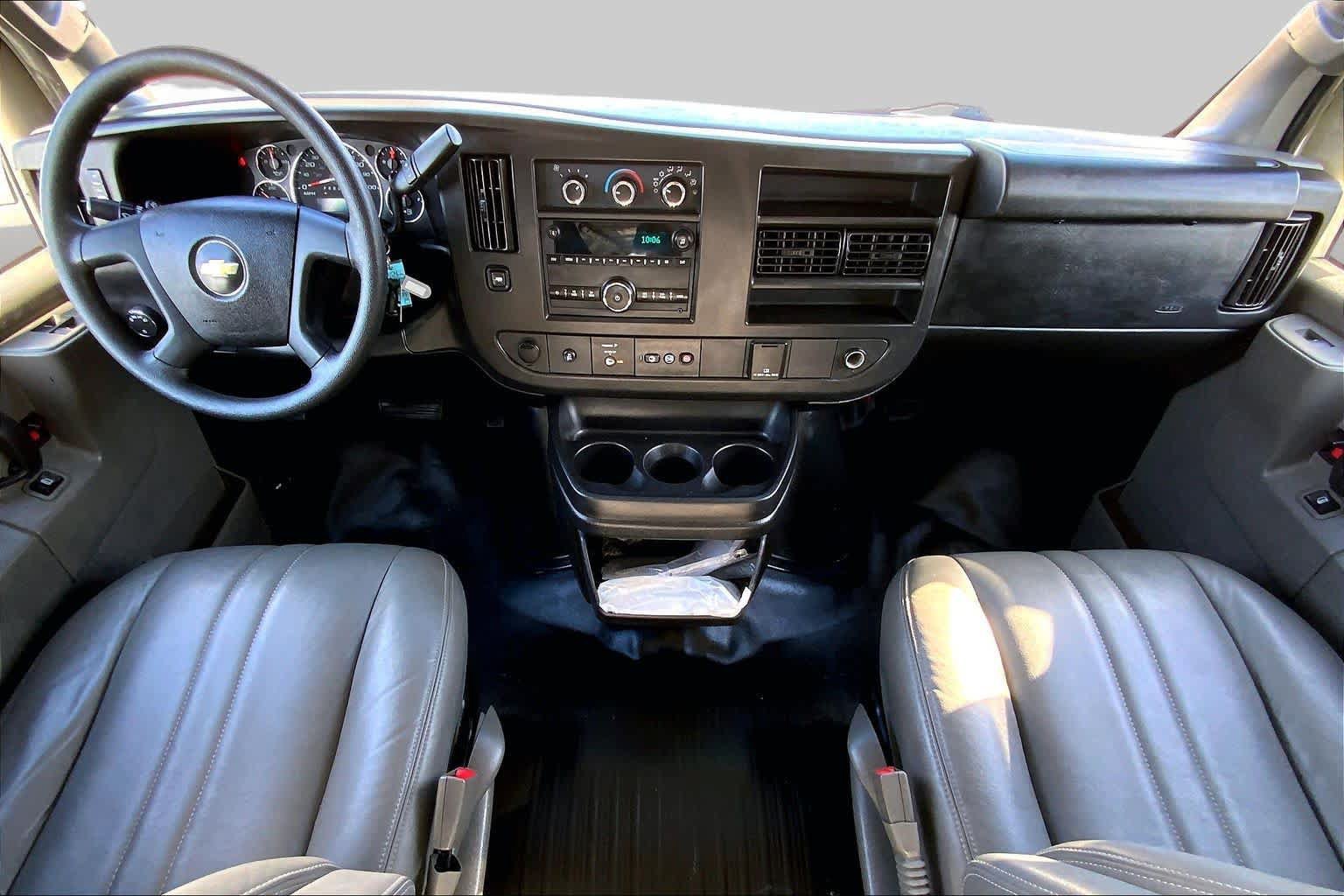 Used 2019 Chevrolet Express 2500 Extended RWD image 13