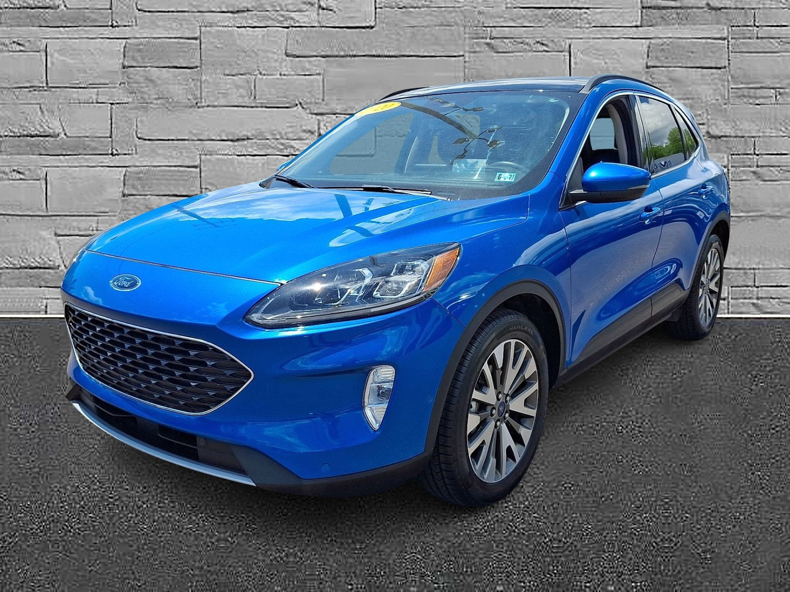 Certified 2020 Ford Escape Titanium w/ Titanium Premium Package 2.0 AWD/4WD image 4