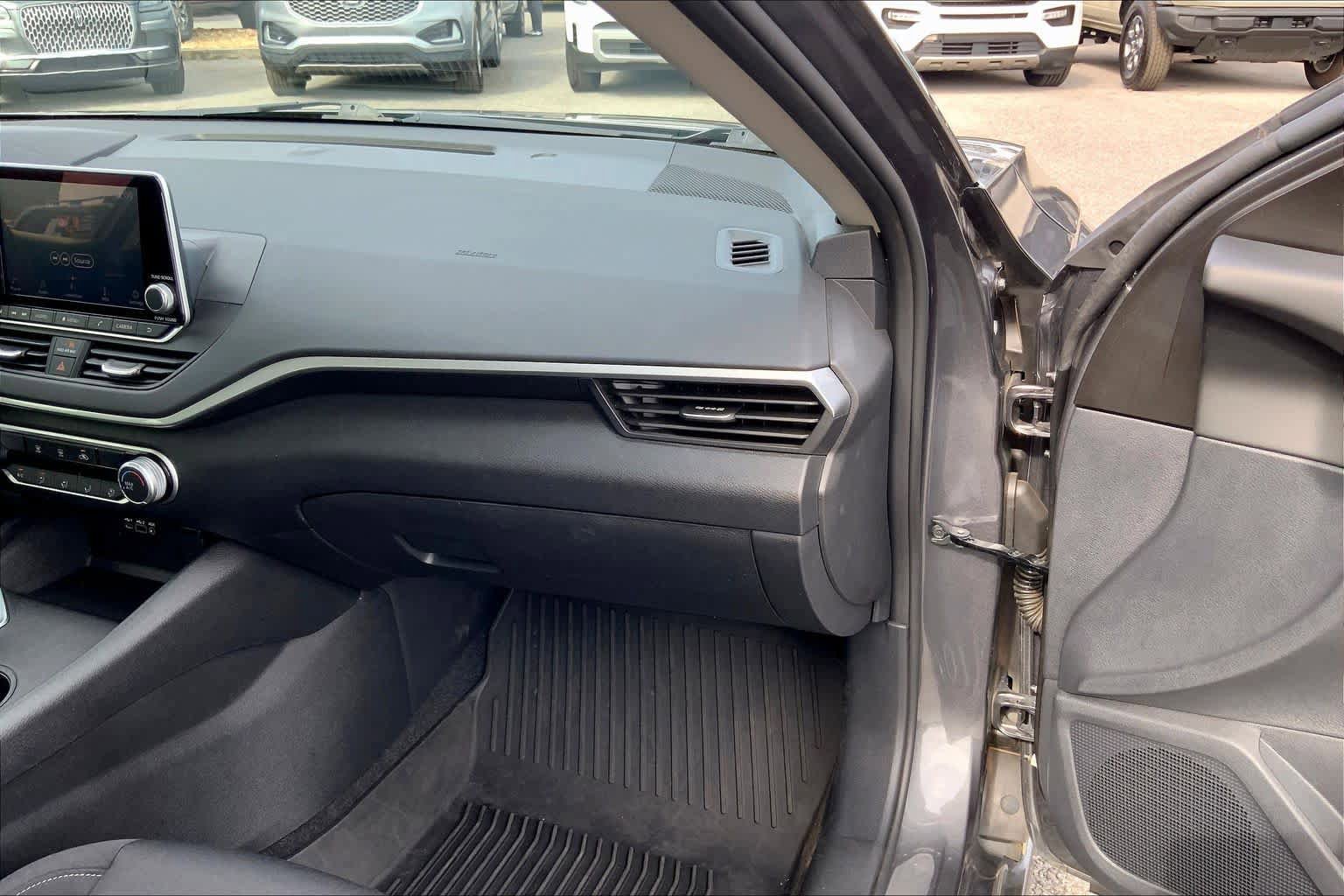 Used 2025 Nissan Altima 2.5 S FWD image 17