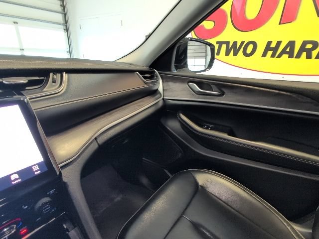 Used 2023 Jeep Grand Cherokee Limited AWD/4WD image 27