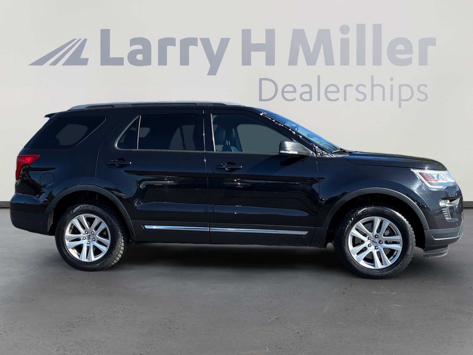 Certified 2019 Ford Explorer XLT w/ Equipment Group 202A AWD/4WD image 6