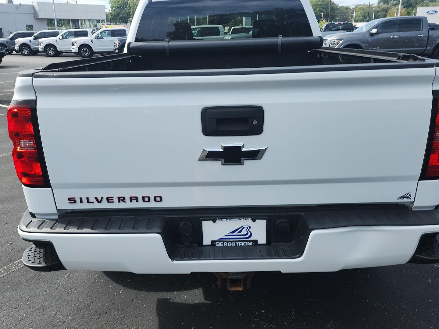 Used 2017 Chevrolet Silverado 1500 LT w/ Redline Edition AWD/4WD image 11