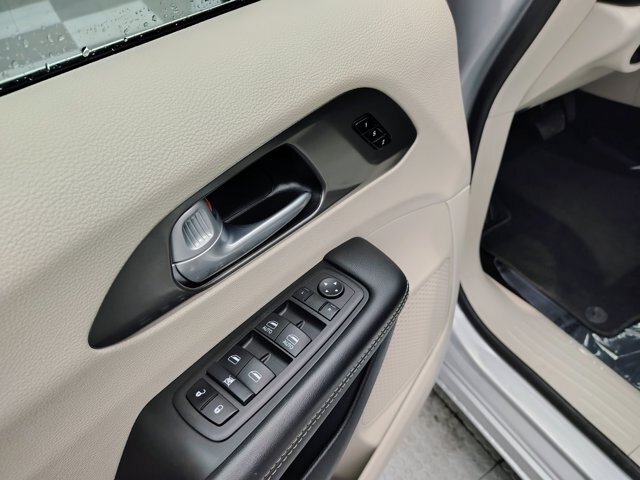 Used 2024 Chrysler Pacifica Touring-L FWD image 20