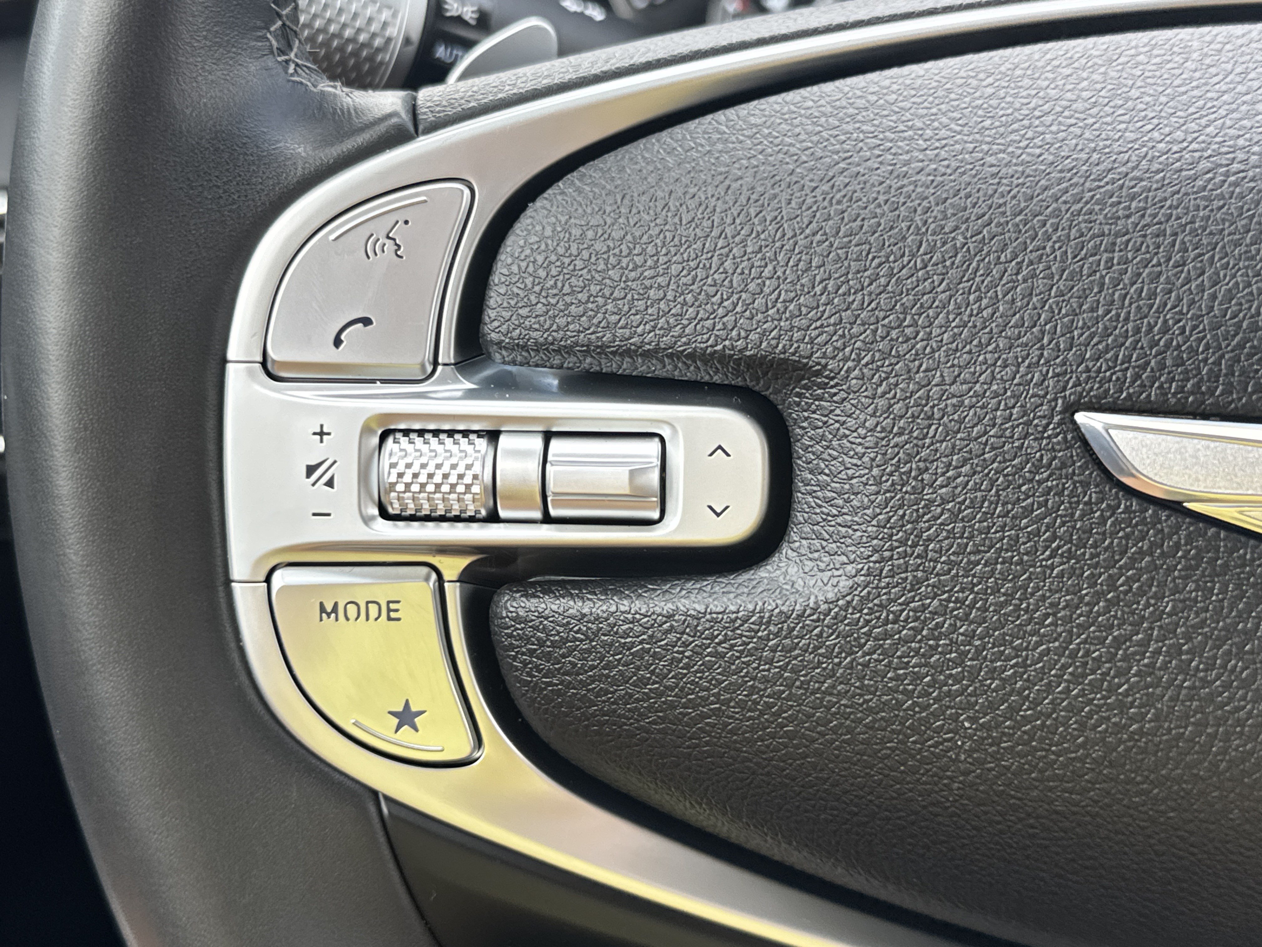 Used 2025 Genesis GV70 2.5T AWD/4WD image 16