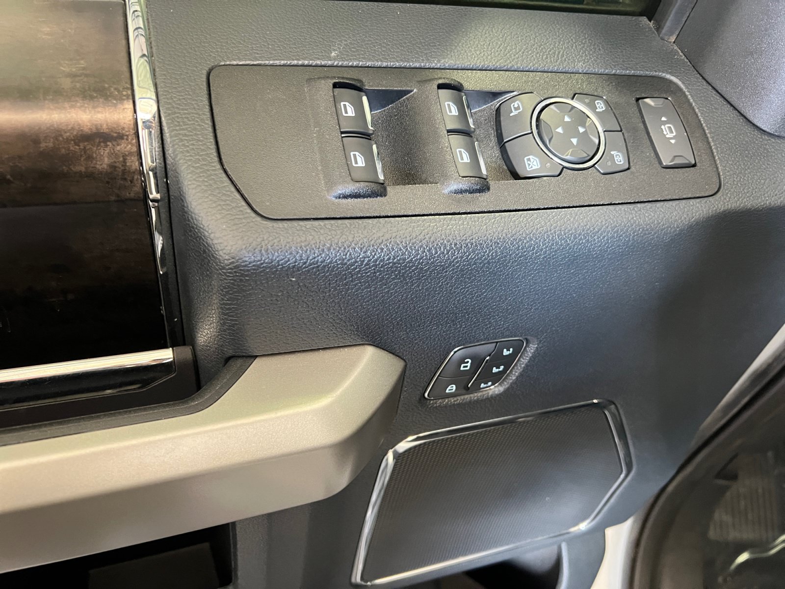 Certified 2022 Ford F350 Lariat w/ Chrome Package AWD/4WD image 11