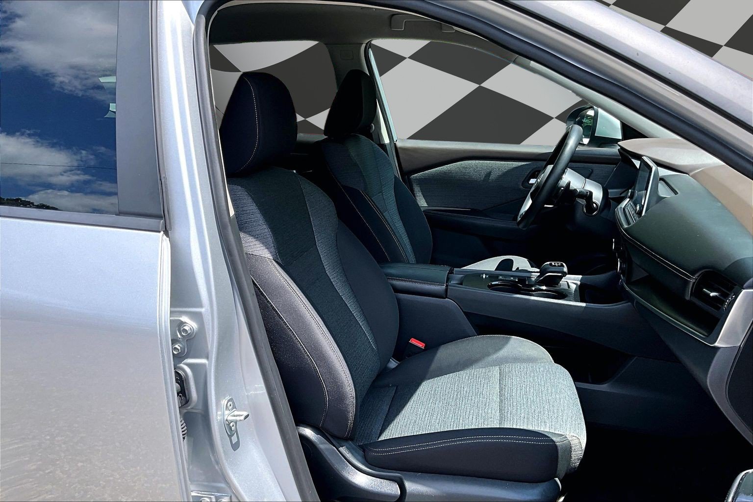 Used 2023 Nissan Rogue SV FWD image 7