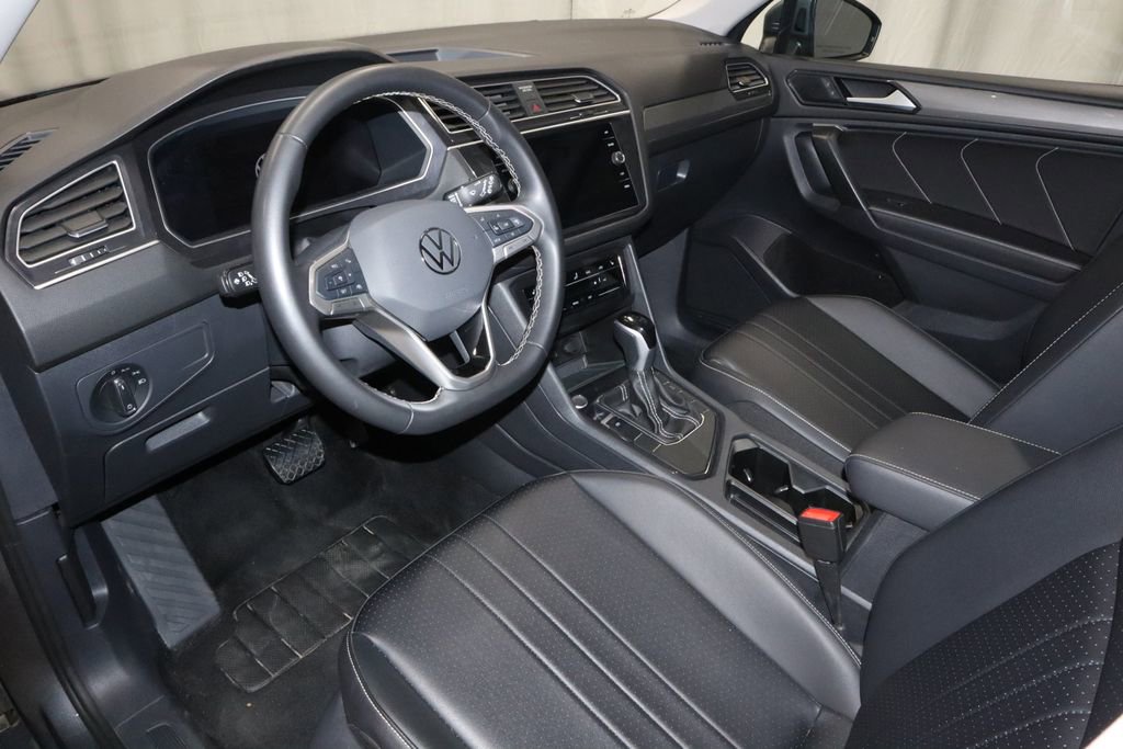 Used 2024 Volkswagen Tiguan SE image 25