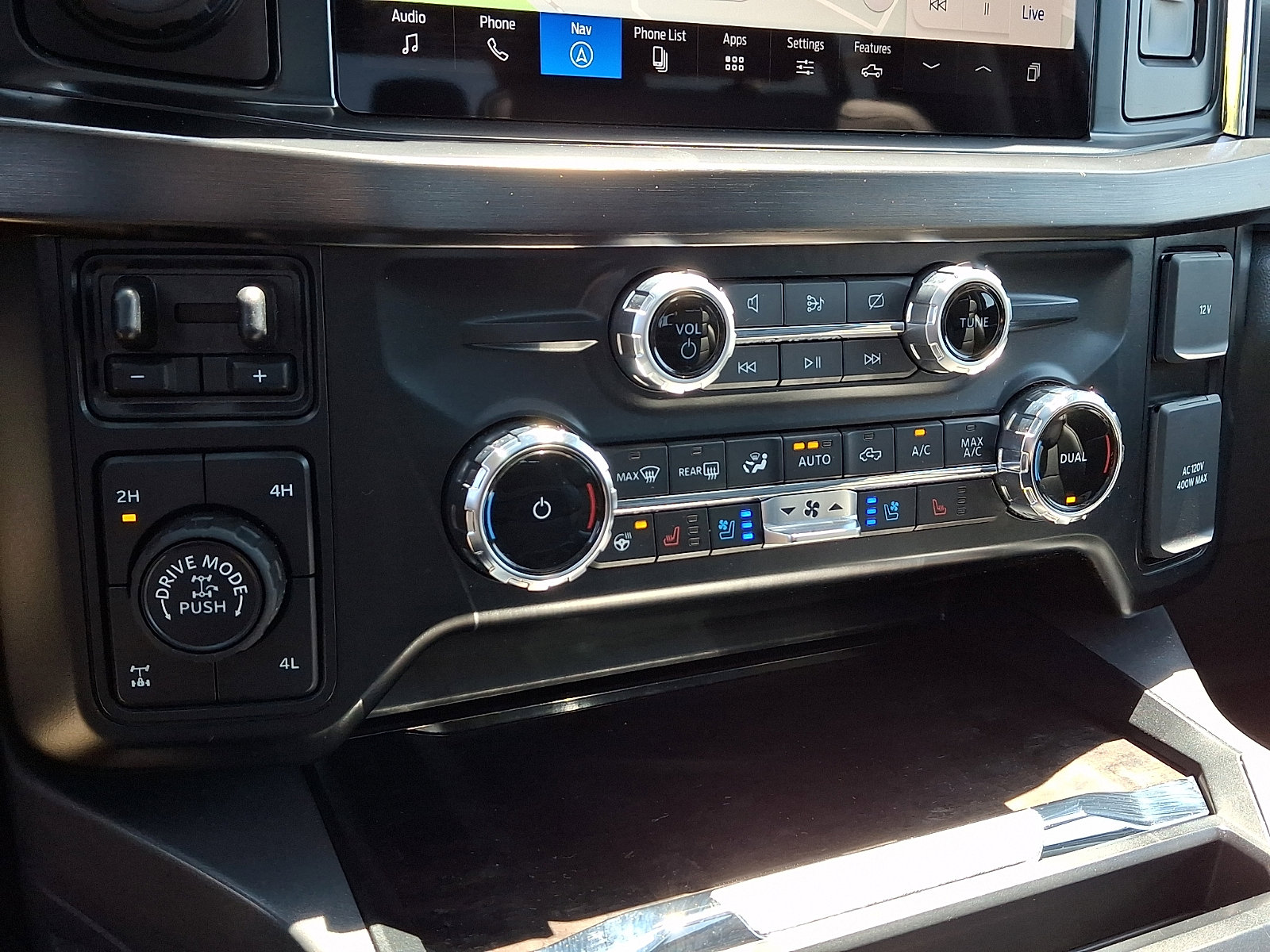 Certified 2024 Ford F250 Lariat w/ Lariat Ultimate Package AWD/4WD image 23