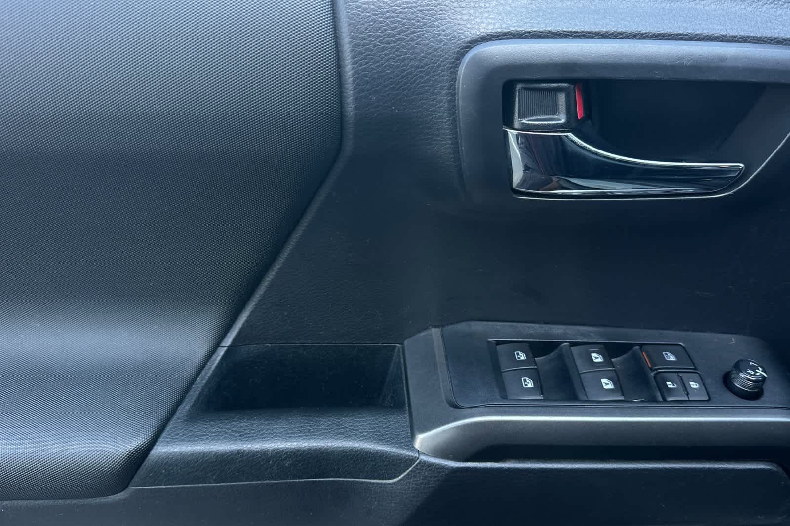 Used 2022 Toyota Tacoma TRD Off-Road w/ TRD Premium Off Road Package image 12