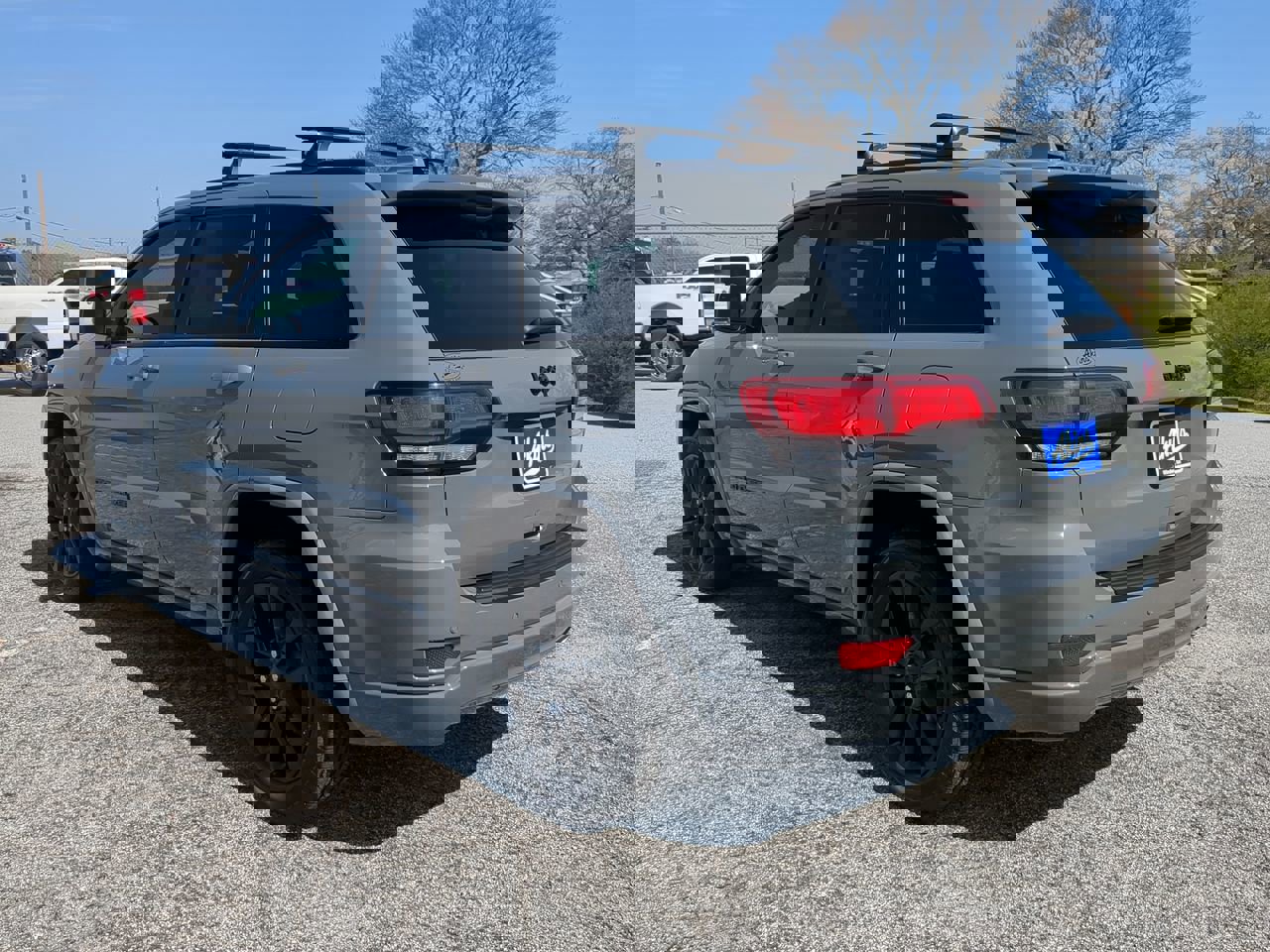 Used 2021 Jeep Grand Cherokee Laredo X image 2