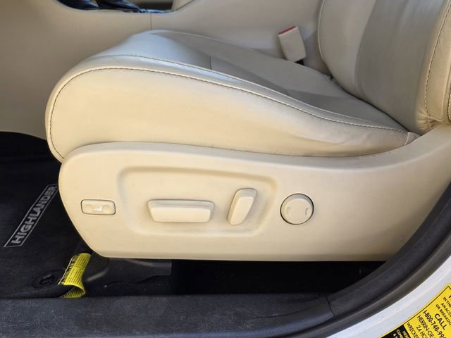 Used 2017 Toyota Highlander XLE image 12