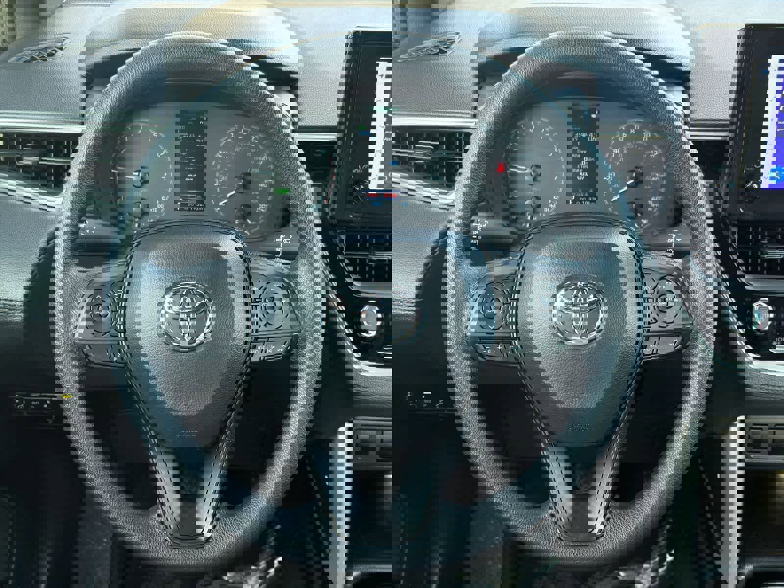 Used 2024 Toyota Corolla Cross AWD Hybrid image 23