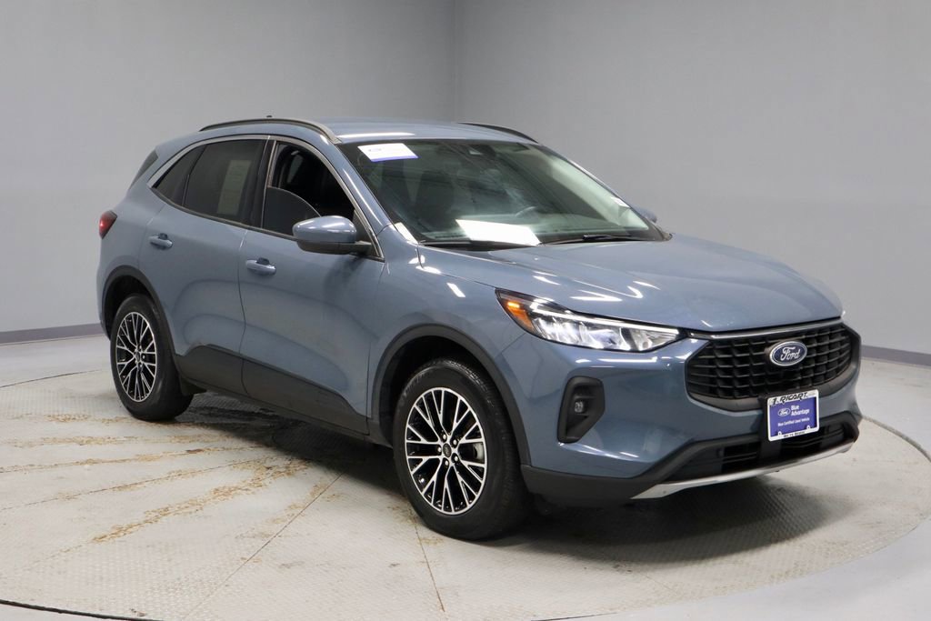 Certified 2023 Ford Escape SE FWD image 1