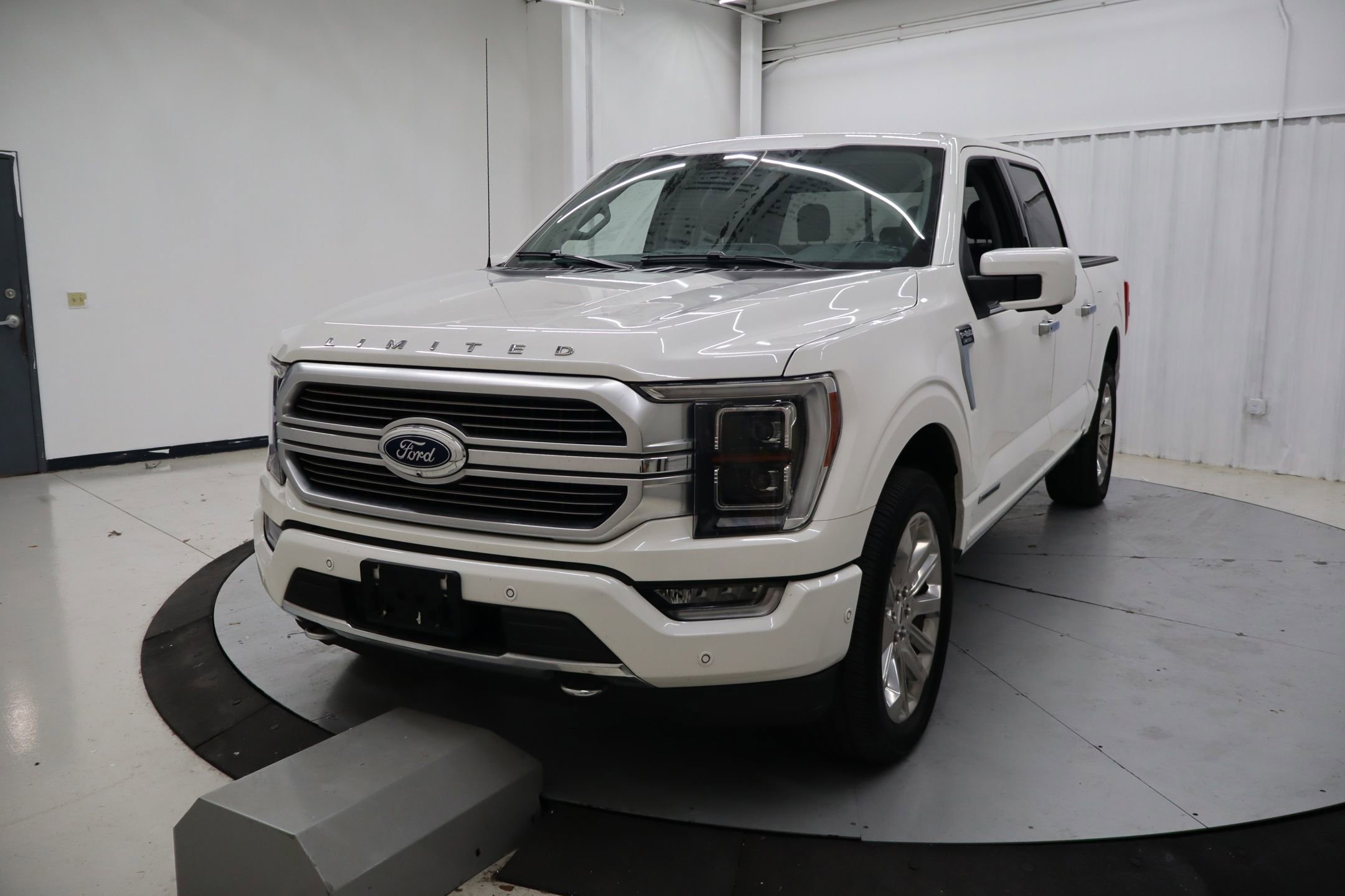 Certified 2021 Ford F150 Limited AWD/4WD image 8