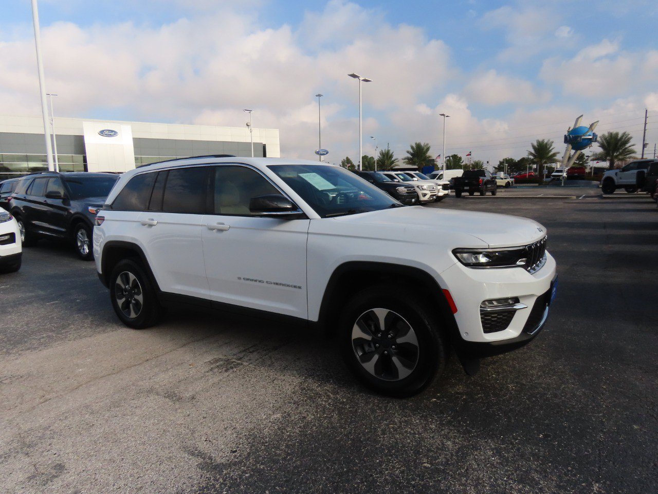 Used 2022 Jeep Grand Cherokee Limited 4xe w/ Luxury Tech Group II image 6