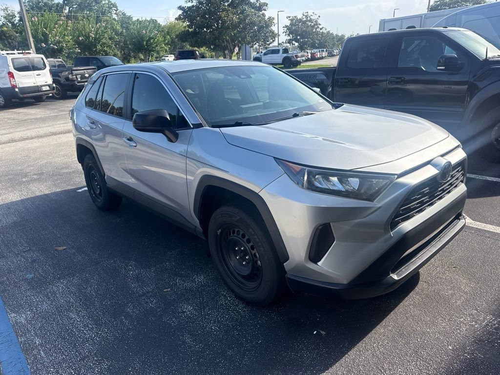 Used 2022 Toyota RAV4 LE FWD image 2