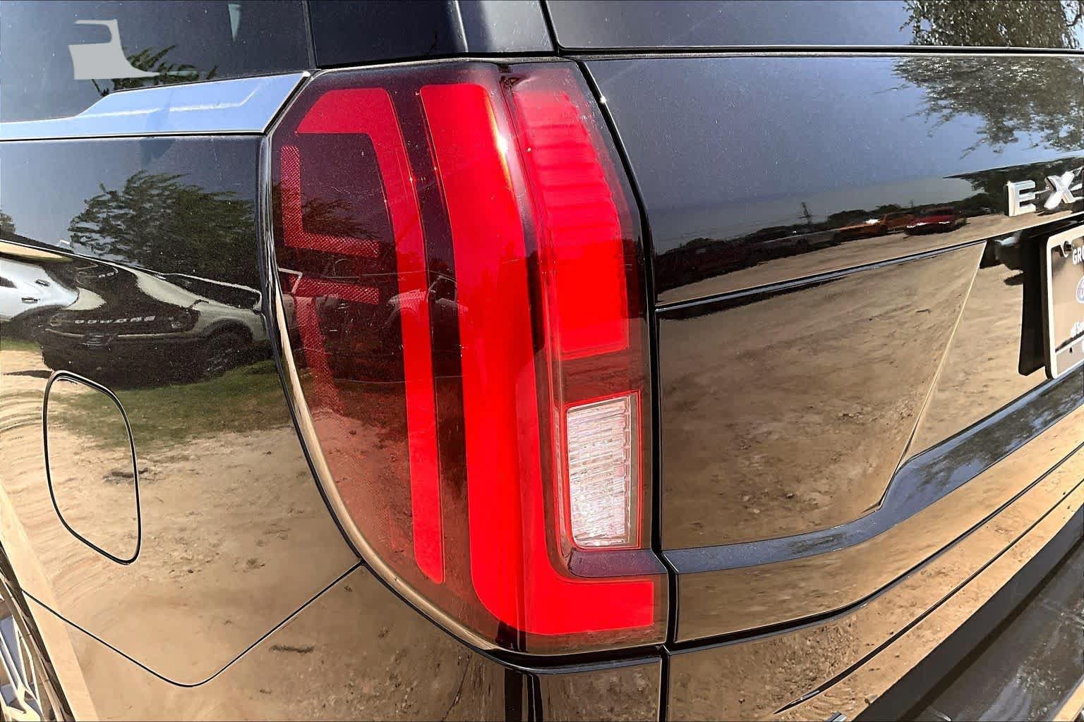 Certified 2025 Ford Expedition Active AWD/4WD image 28