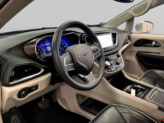 Used 2022 Chrysler Pacifica Limited AWD/4WD image 12