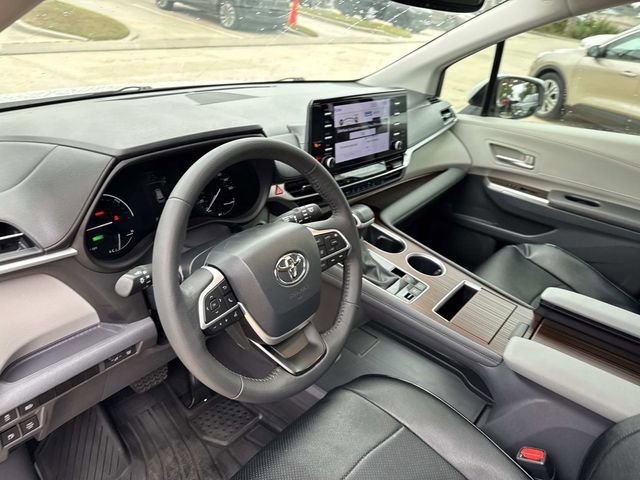 Used 2024 Toyota Sienna XLE image 19