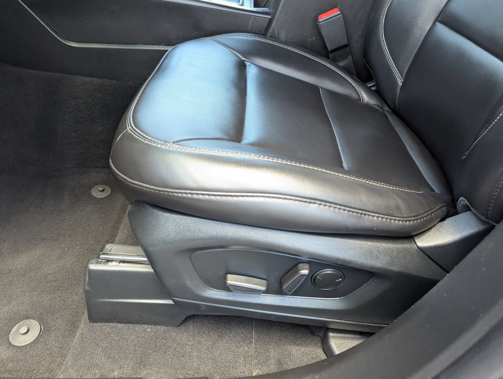 Certified 2023 Ford Explorer XLT w/ Equipment Group 202A RWD image 25