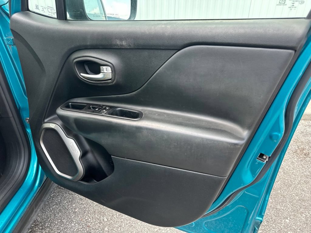 Used 2022 Jeep Renegade Latitude AWD/4WD image 29