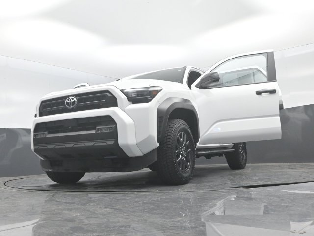 Used 2025 Toyota 4Runner SR5 AWD/4WD image 31