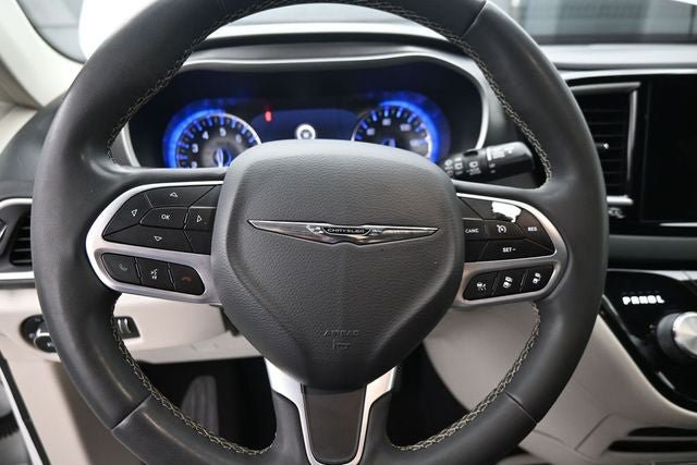 Used 2022 Chrysler Pacifica Touring-L FWD image 20