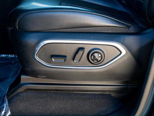 Used 2023 Jeep Wagoneer BASE w/ Convenience Group I image 17