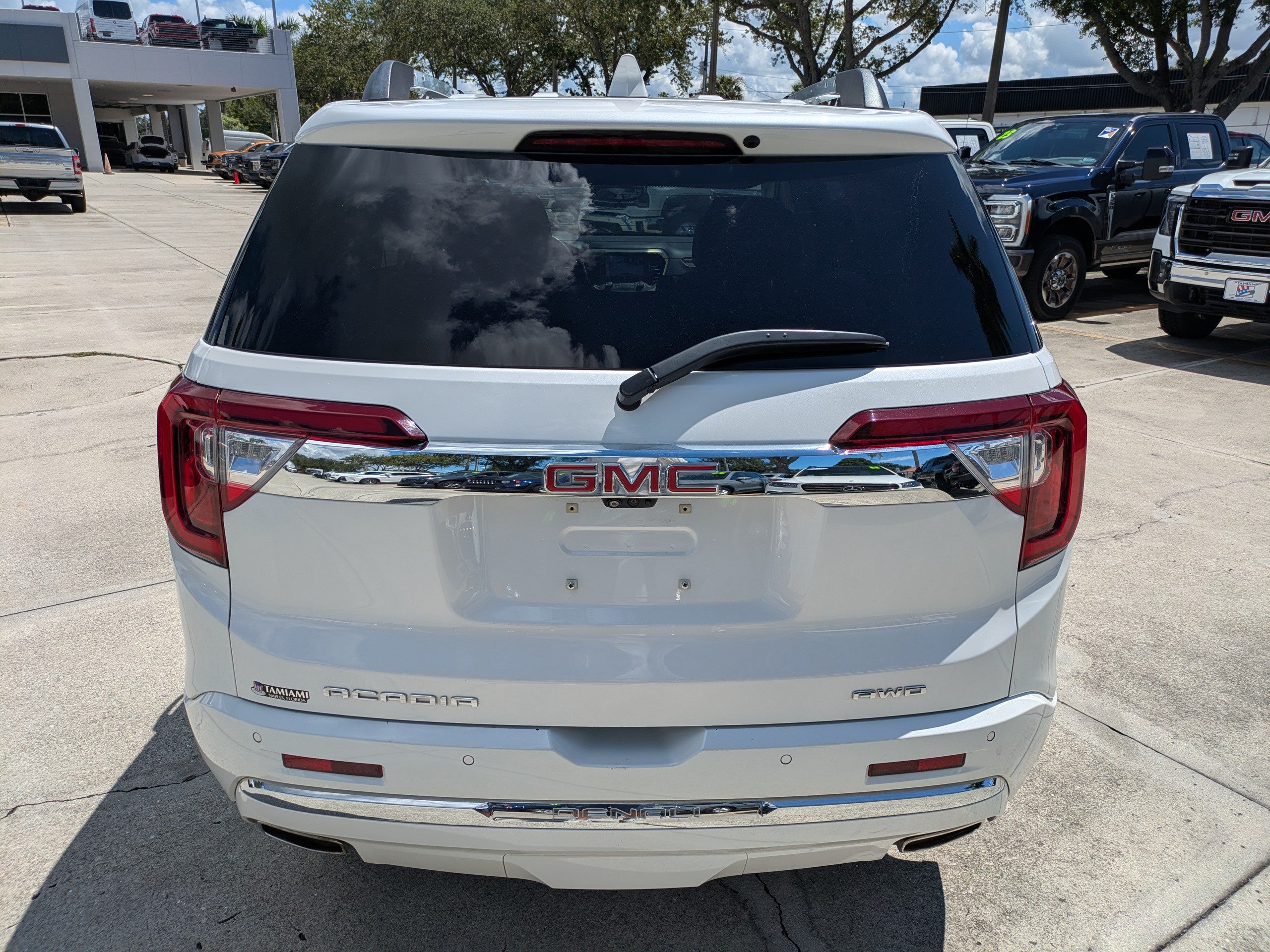 Used 2022 GMC Acadia Denali w/ Denali Technology Package AWD/4WD image 5