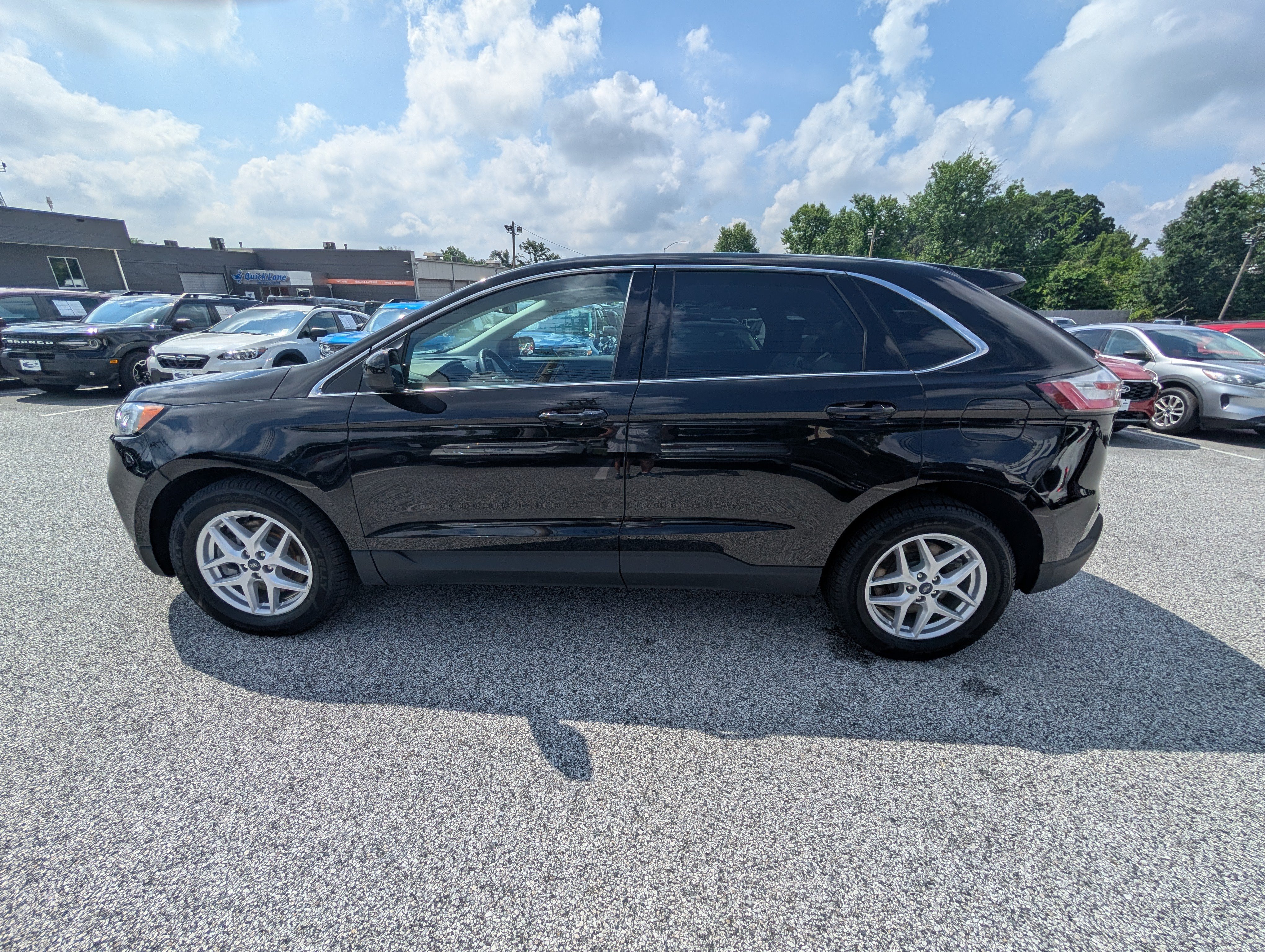 Certified 2022 Ford Edge SEL w/ Convenience Package AWD/4WD image 3
