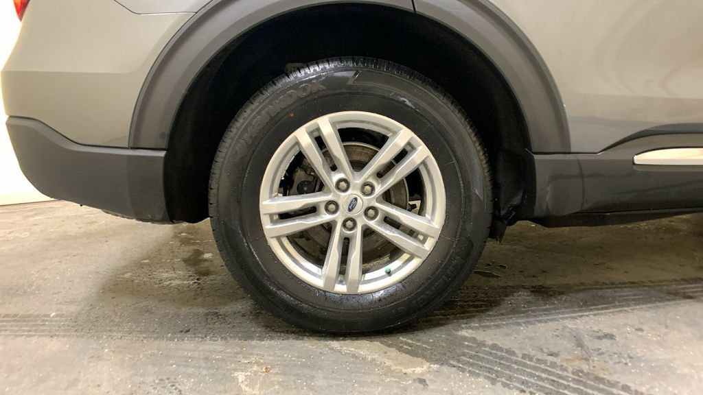 Certified 2022 Ford Explorer XLT w/ Equipment Group 202A image 18