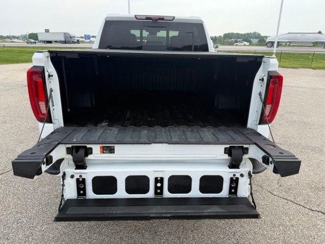Used 2024 GMC Sierra 1500 AT4 w/ Technology Package AWD/4WD image 9
