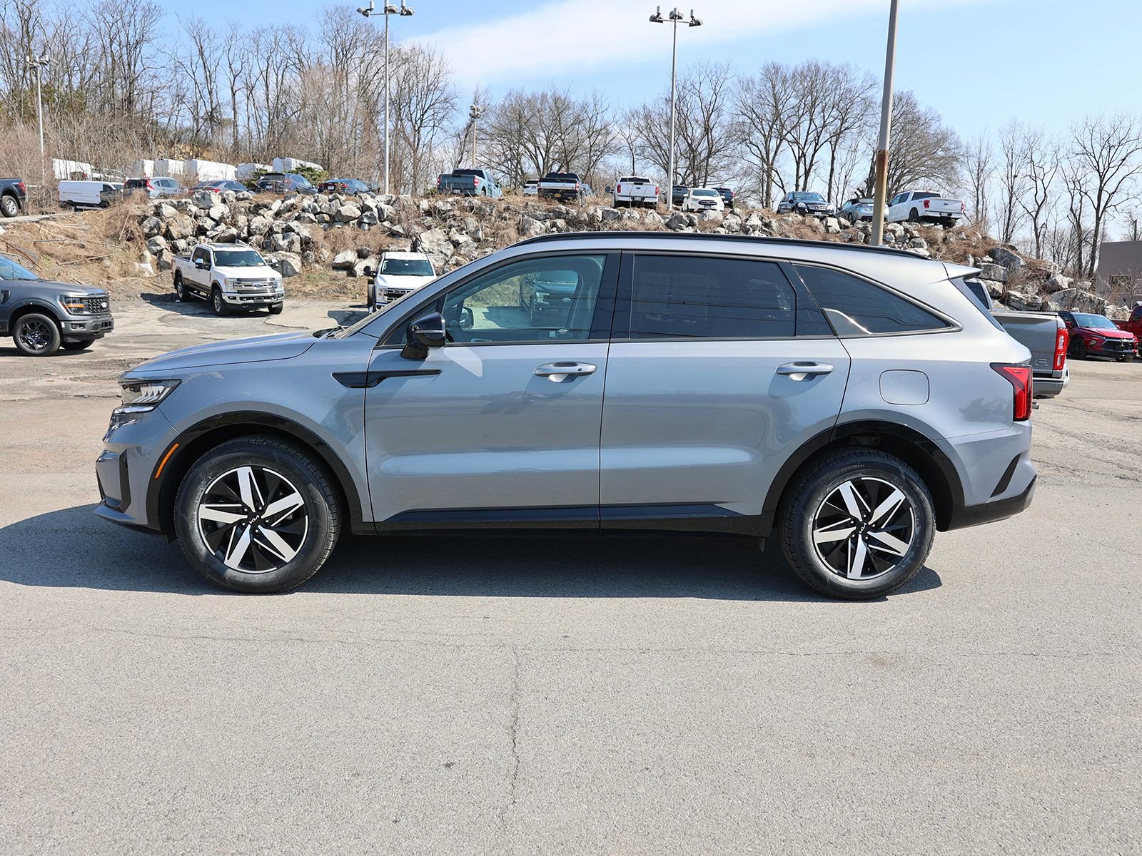 Used 2023 Kia Sorento S FWD image 4