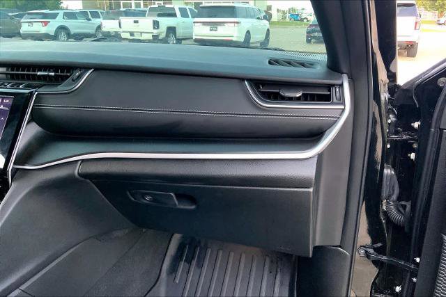 Used 2025 Jeep Grand Cherokee L Altitude AWD/4WD image 19