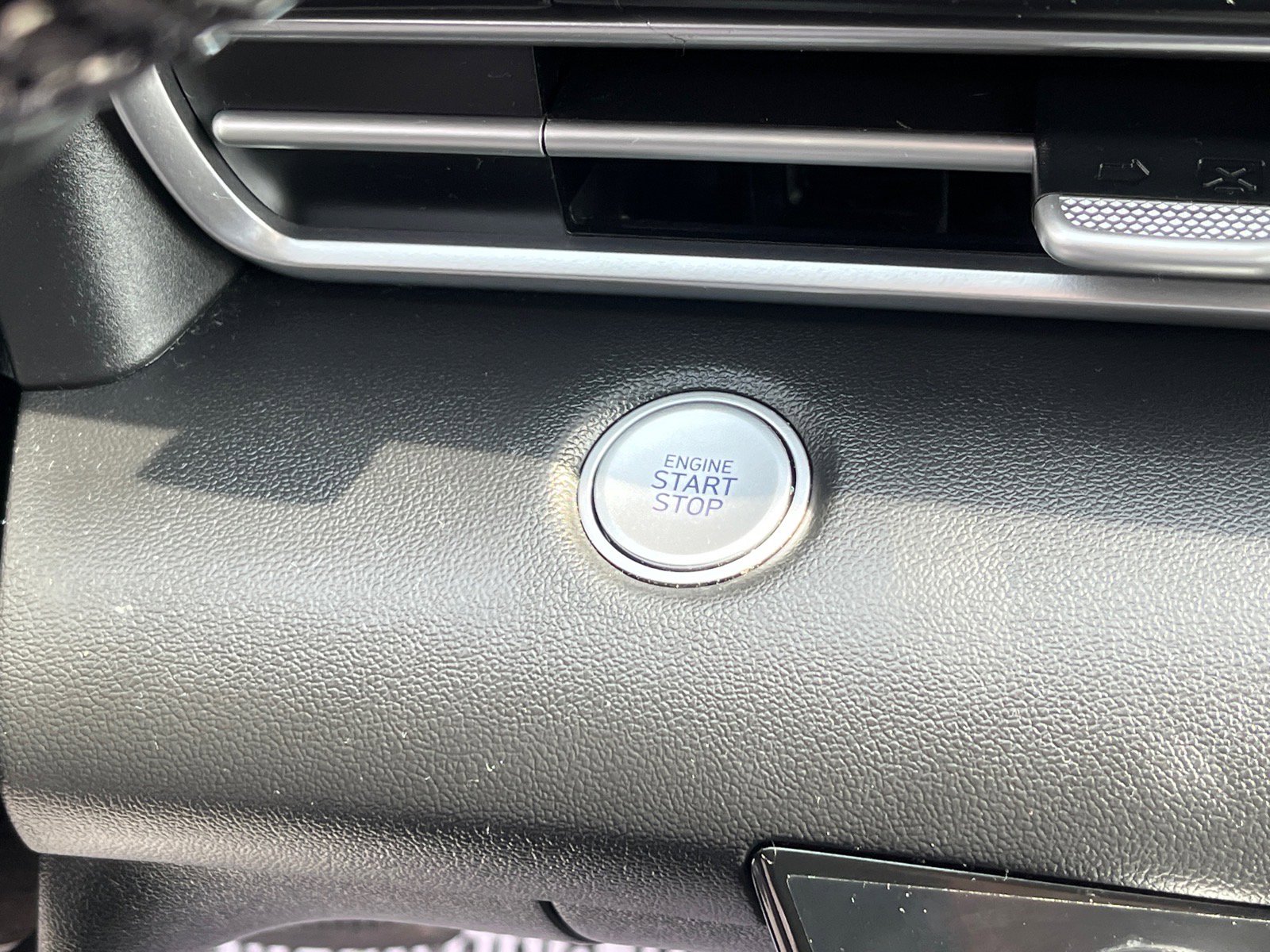 Used 2022 Hyundai Elantra SEL image 9