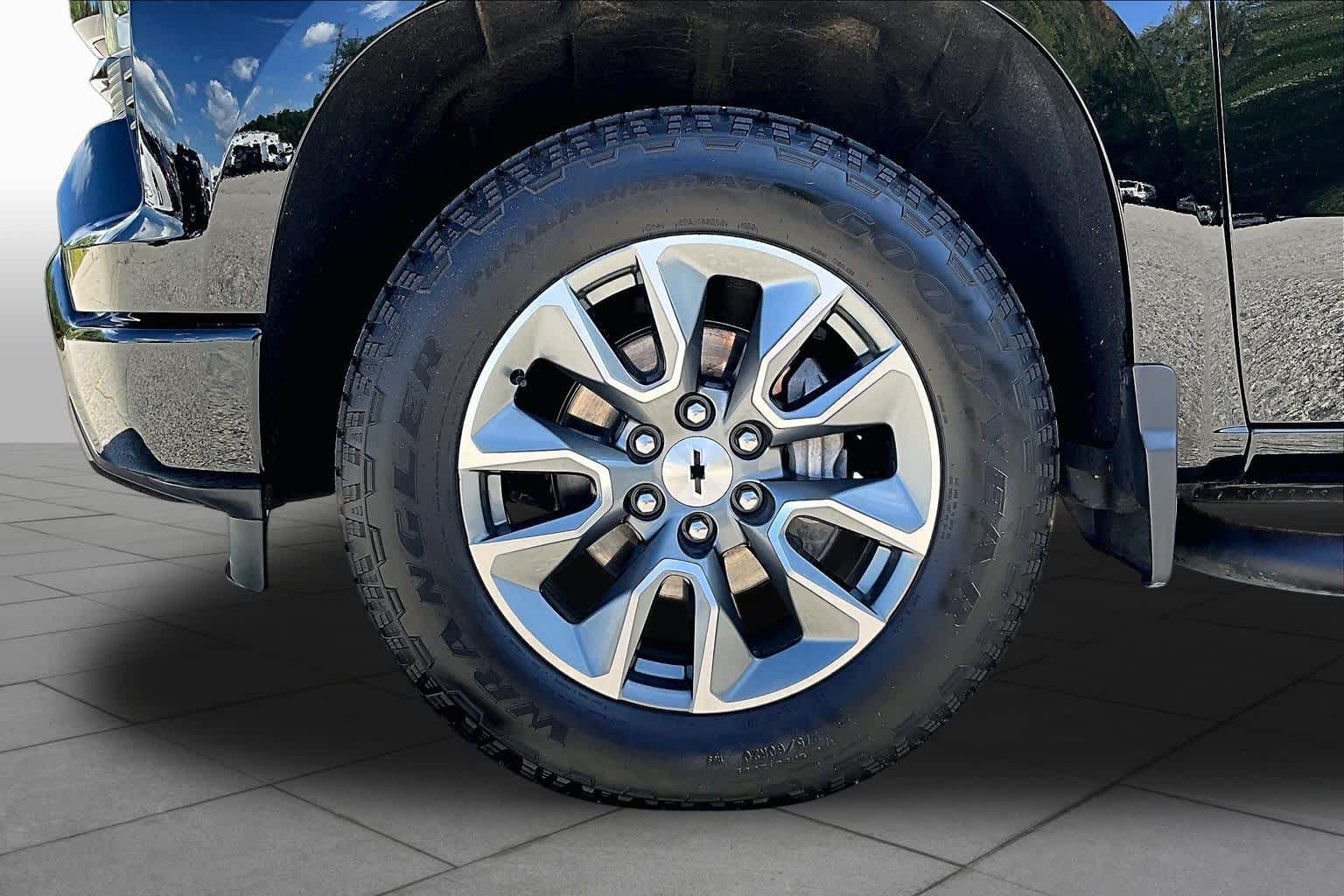 Used 2026 Chevrolet Silverado 1500 RST w/ Z71 Off-Road Package AWD/4WD image 11