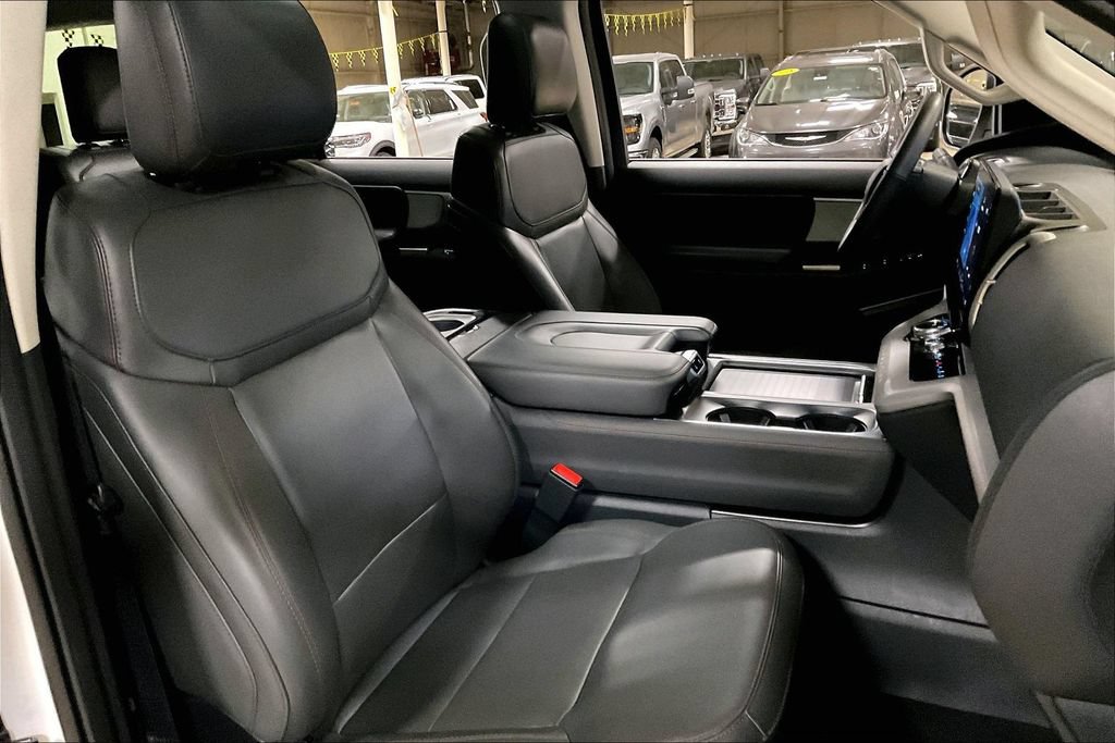 Certified 2025 Ford Expedition Active AWD/4WD image 7