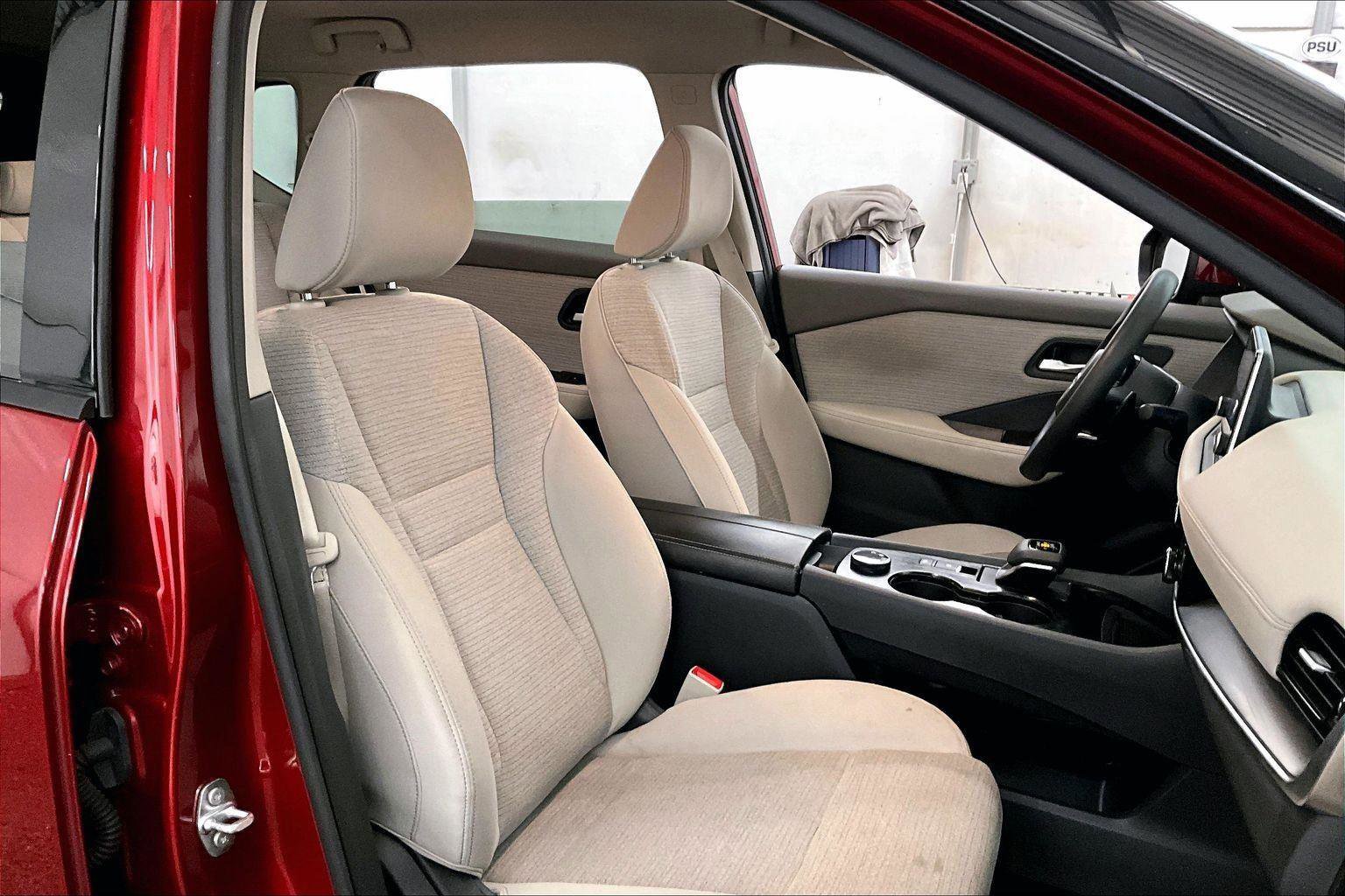 Used 2021 Nissan Rogue SV image 9