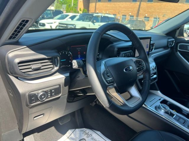 Certified 2023 Ford Explorer XLT w/ Equipment Group 202A AWD/4WD image 6