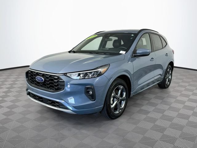 Certified 2023 Ford Escape ST-Line Select AWD/4WD image 6