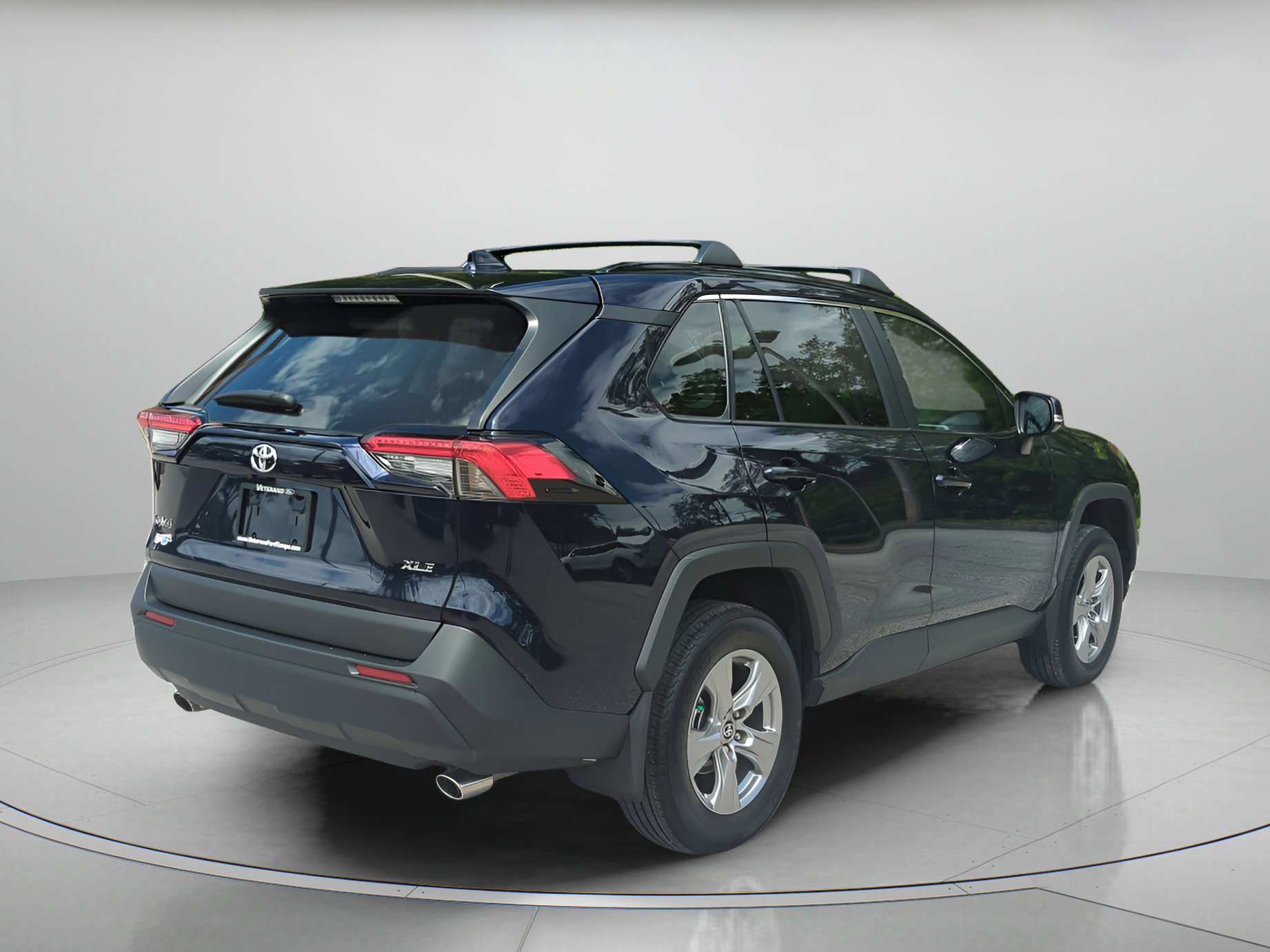 Used 2025 Toyota RAV4 XLE w/ Convenience Package FWD image 27